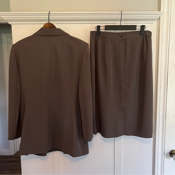 Vintage Women’s Suit with Jacket and Pencil Fitted Power Blazer - Picture 5 of 10